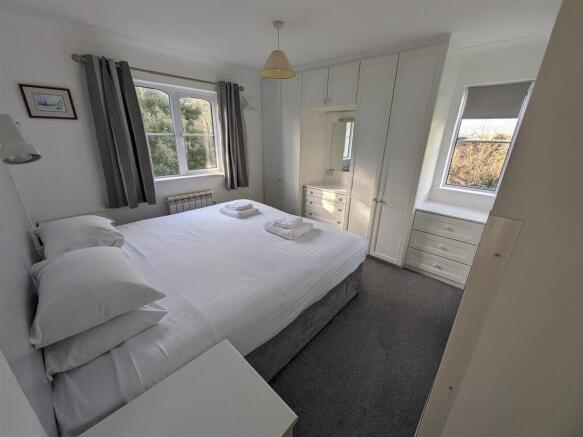 24 Marine Court b...