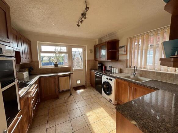 3 bed Semi-Detached Bungalow for sale Image 12
