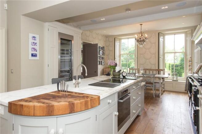 6 bed Detached for sale Image 6
