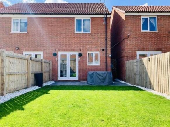 2 bed Semi-Detached to rent Image 11