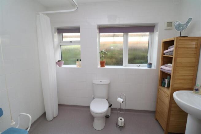 FULLY TILED WET ROOM