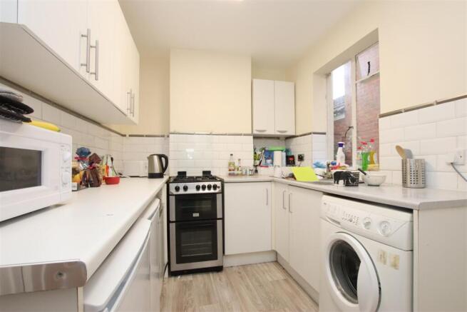Kitchen (2).JPG