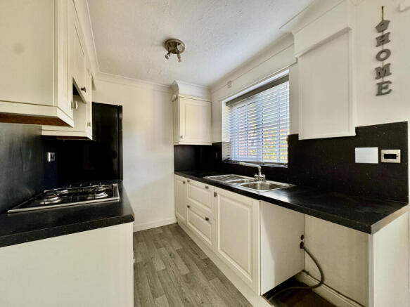 2 bed Town House to rent Image 5