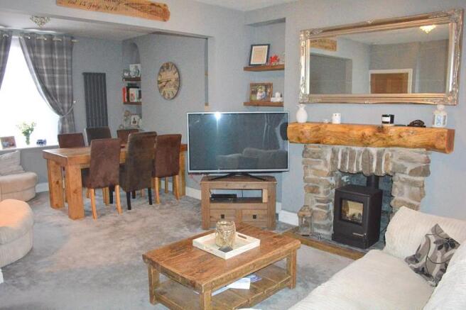 Lounge/Dining Area