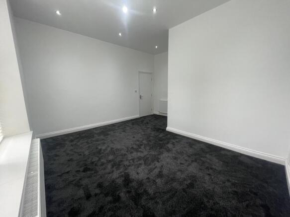 2 bed Apartment to rent Image 9