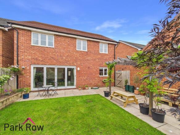 5 bed Detached for sale Image 6