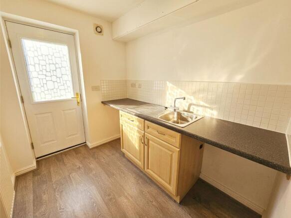 3 bed Town House to rent Image 5