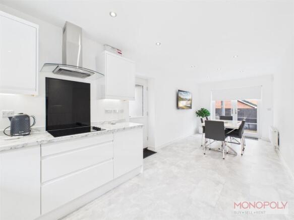 KITCHEN/ DINING ROOM