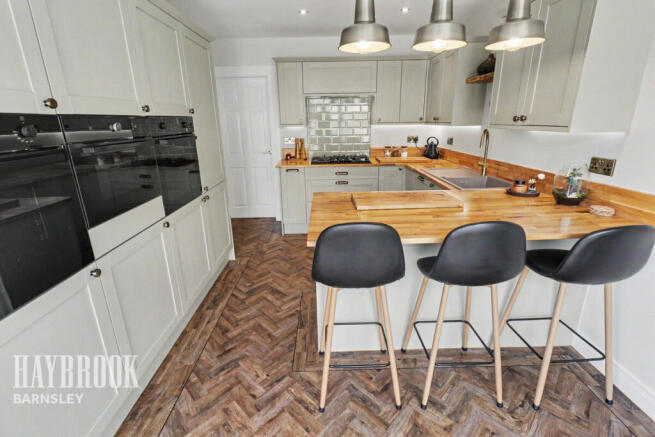 3 bed Detached for sale Image 9