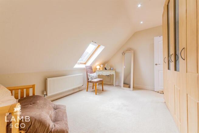 BEDROOM 4: