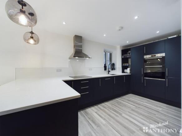 CAM02773G0-PR0024-STILL020