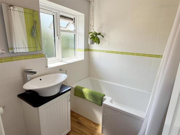 Bathroom 1.JPG
