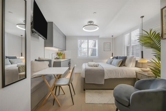 One Stay - Studio 5, 9 &13 - Bedroom - Image 3 (2)