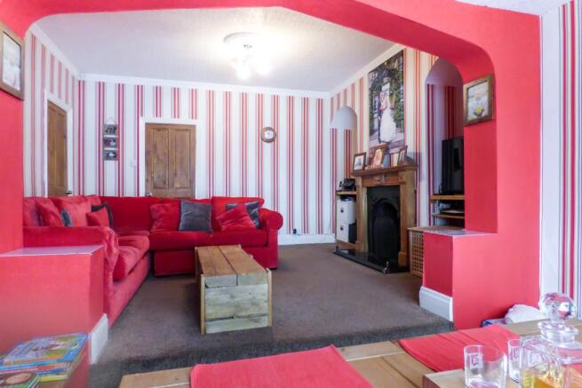 Lounge/Dining Room
