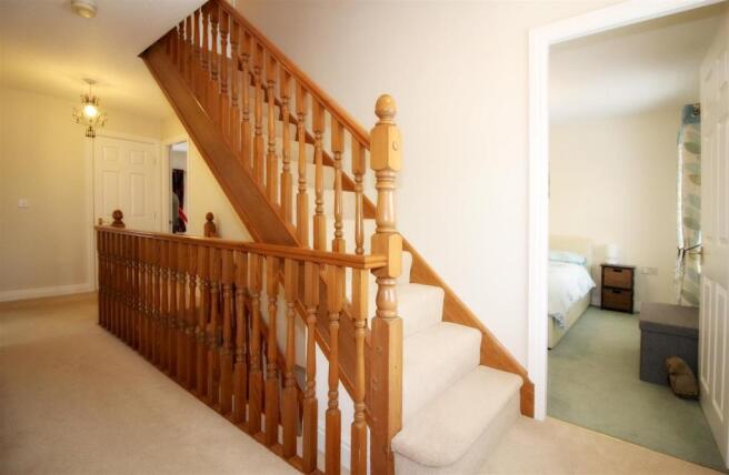 7033_Cawthorn Close.