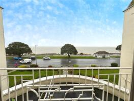 Flat 4b, 79 Oulton Hall, Marine Parade East, Clacton-on-sea CO15 6JU