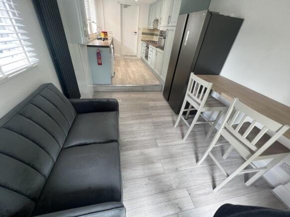 Kitchen2.jpg