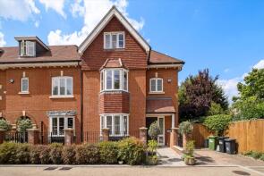 4, Aubury Place, London W12 9DF