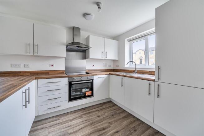3 bed Semi-Detached to rent Image 5