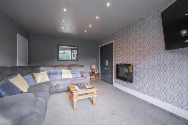 4 bed Detached Bungalow for sale Image 8