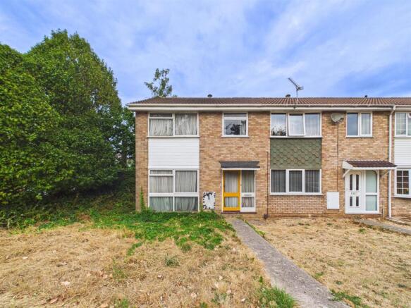 1 - 3-Bedroom house in Yate for Referbishment.jpg