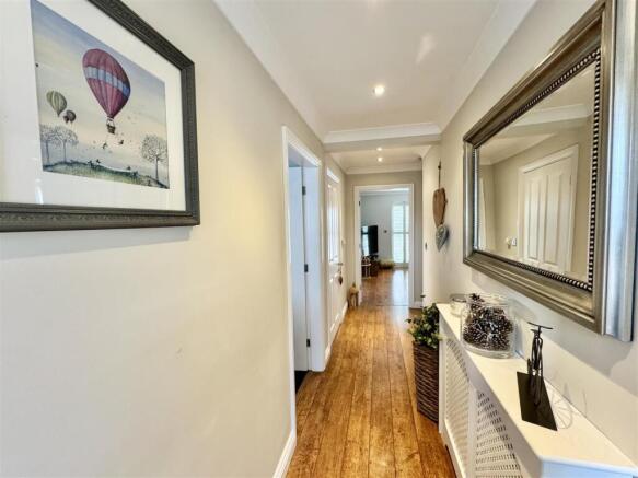 4 bed Detached for sale Image 10