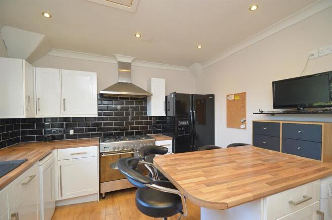Kitchen2.jpg