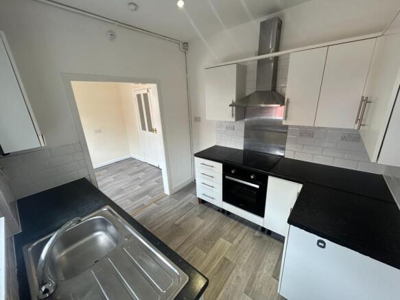 3 bed Terraced to rent Image 5
