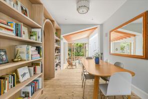 43, Oak Village, London NW5 4QL