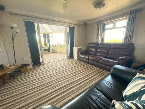 4 bed Detached for sale Image 5