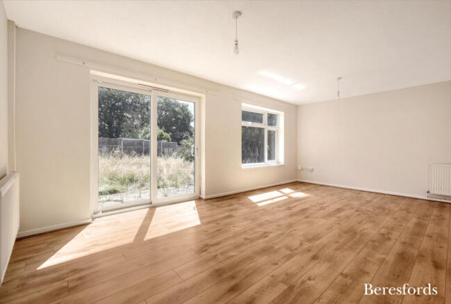 Aylsham Lane, Romford, RM3 photo 4