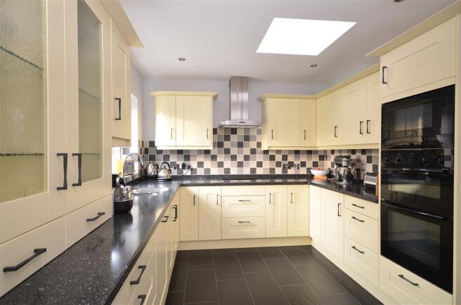 Kitchen/Breakfast Area