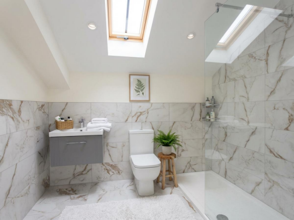 4 bed Semi-Detached for sale Image 8