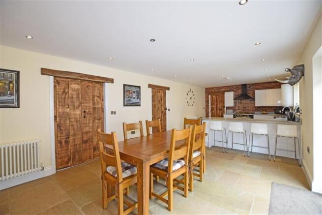 KITCHEN/DINER/LIVING
