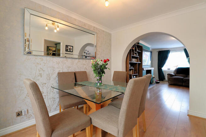 5 bed Detached for sale Image 8