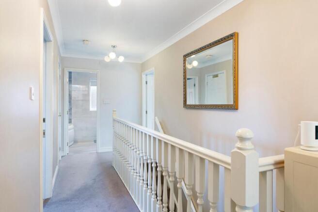 5 bed Detached for sale Image 11