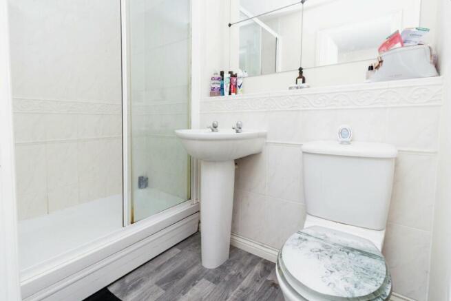Shower En-Suite