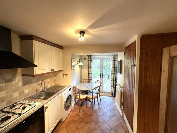 kitchen 4.jpg