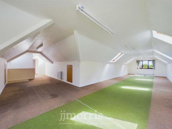 Loft Room (L-Shape)