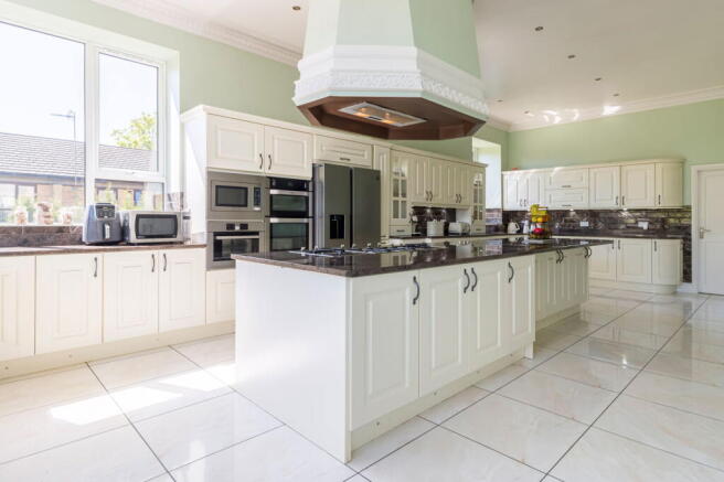 12 bed Detached for sale Image 5