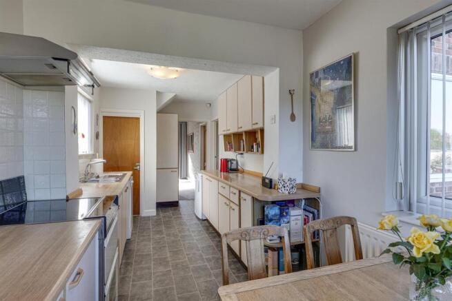 4 bed Semi-Detached for sale Image 7