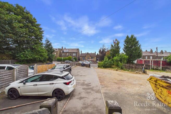 2 bed Apartment to rent Image 12