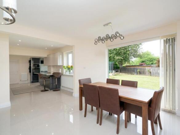 6 bed Semi-Detached for sale Image 5