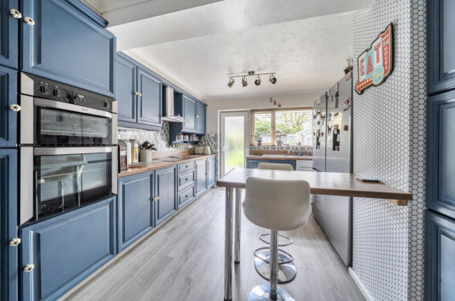 1439358-9-69d7857...