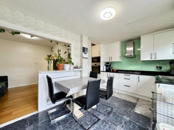 Kitchen/dining area