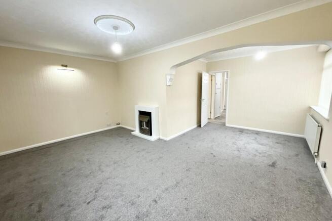 LIVING/DINING ROOM 