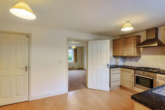 KITCHEN/DINING AREA