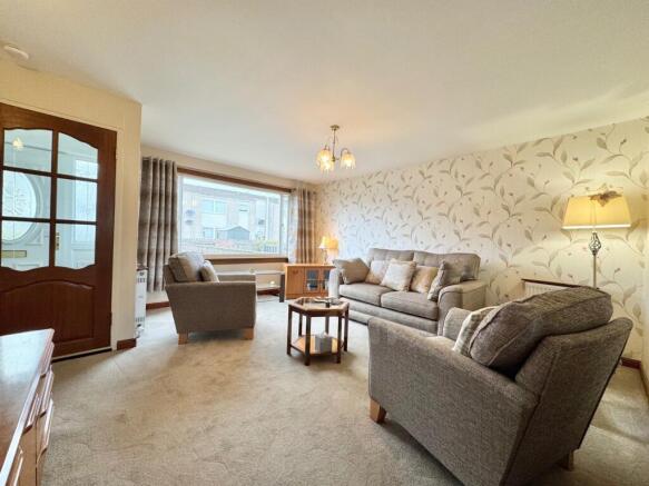 Reid Avenue, Linwood lounge