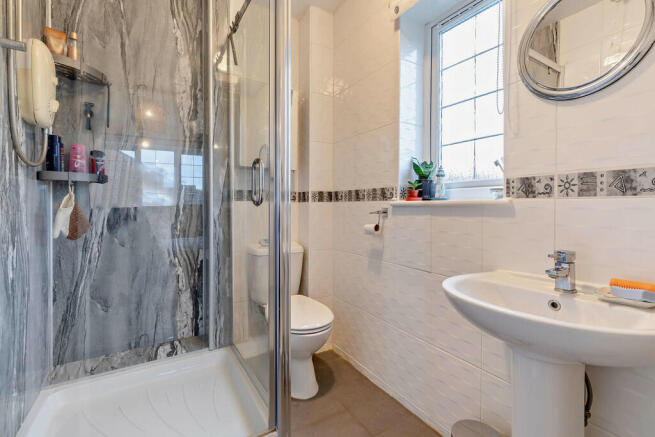 8626392-interior1...