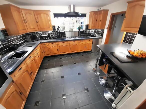 Kitchen/Breakfast...
